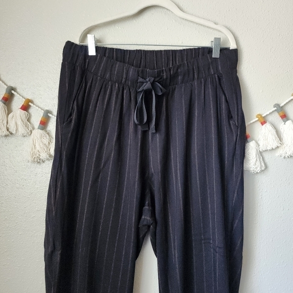 Torrid Stripe Pinstripe Slim Straight Trouser Elastic Waistband Pants Size 1x - Picture 3 of 8